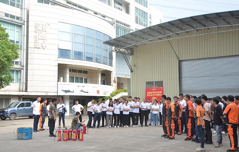 以練促防，防范未然丨鑫全利激光開展消防安全知識(shí)培訓(xùn)及消防演練。